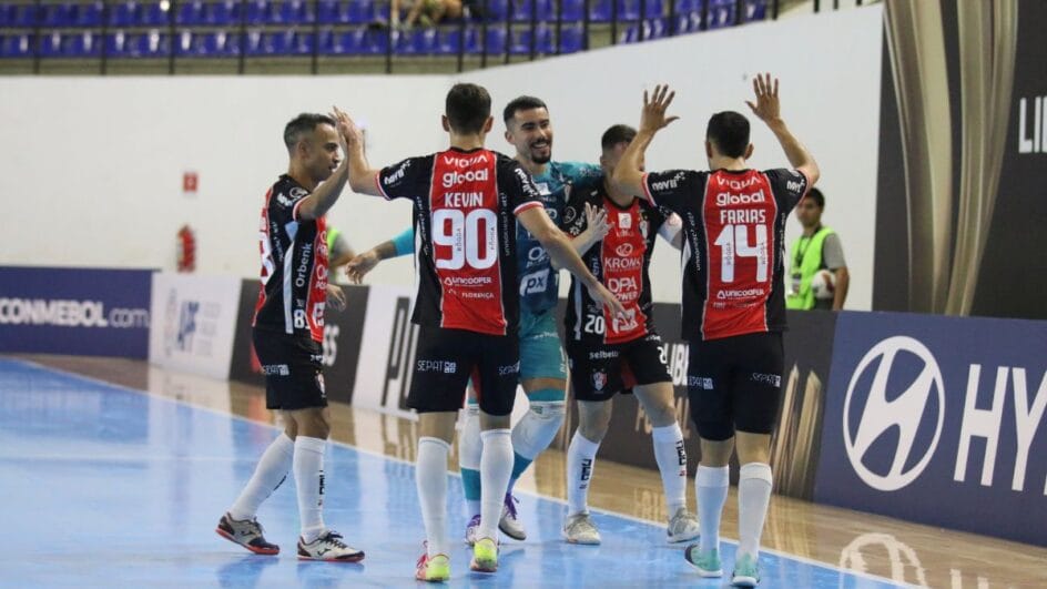 Equipe tricolor goleou os peruanos e venceu os bolivianos (Foto: Juliano Schmidt, JEC Futsal)