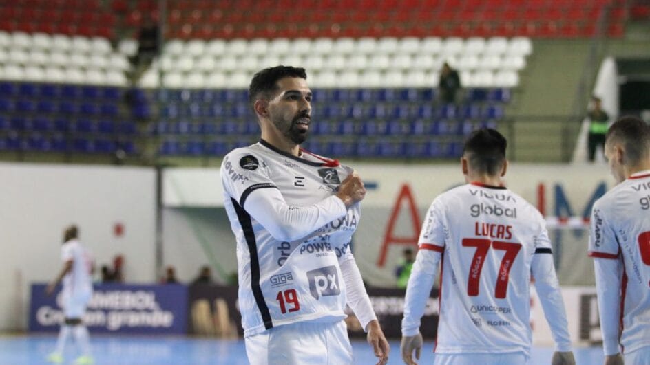 Pedro Rei marcou dois gols e foi um dos destaques do tricolor (Foto: Juliano Schmidt, JEC Futsal)