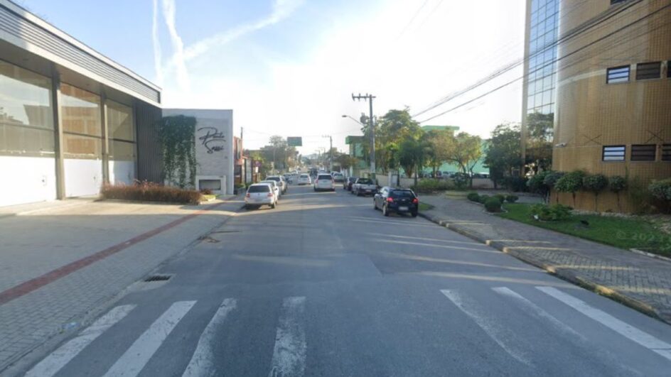 Motociclista morreu em acidente de moto no Centro de Brusque (Foto: Google Maps, Reprodução)