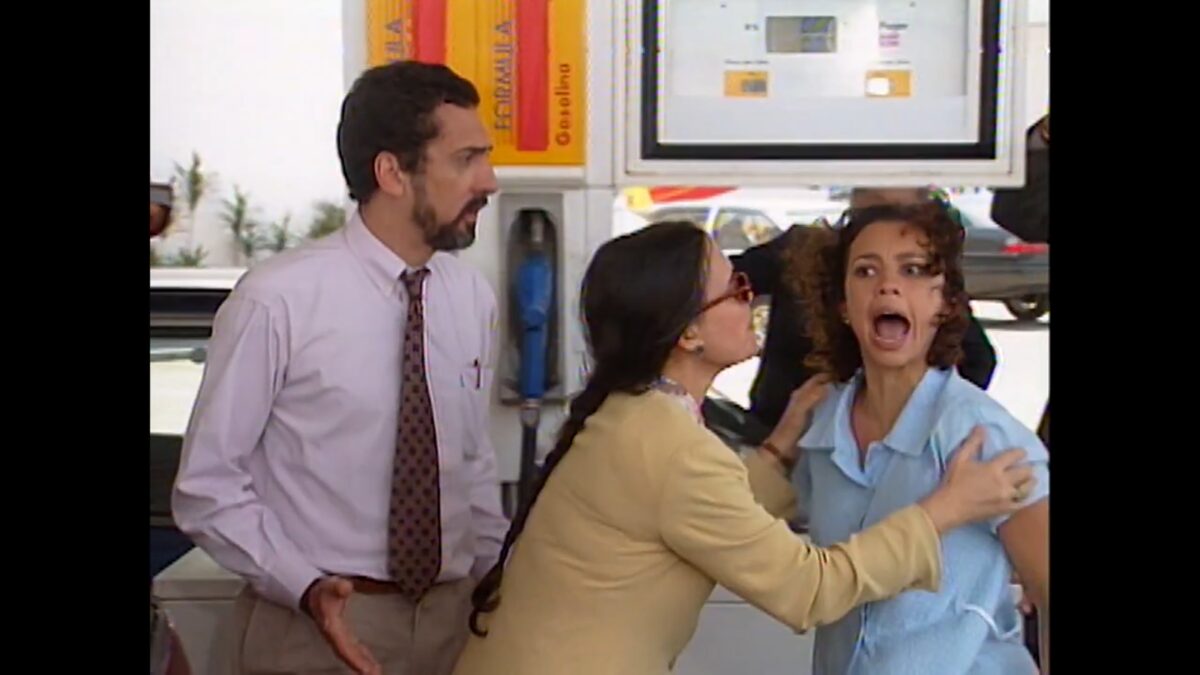 Joyce grita com Paula