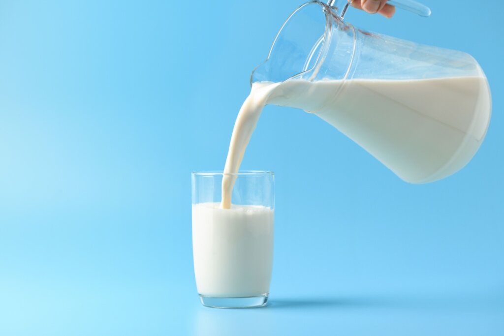 O leite costuma causar a Alergia à Proteína do Leite de Vaca (Imagem: Photoongraphy | Shutterstock)