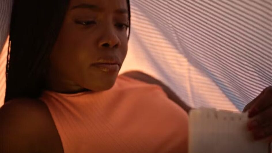 Leona lê carta de Ellen para Sofia em Dona de Mim