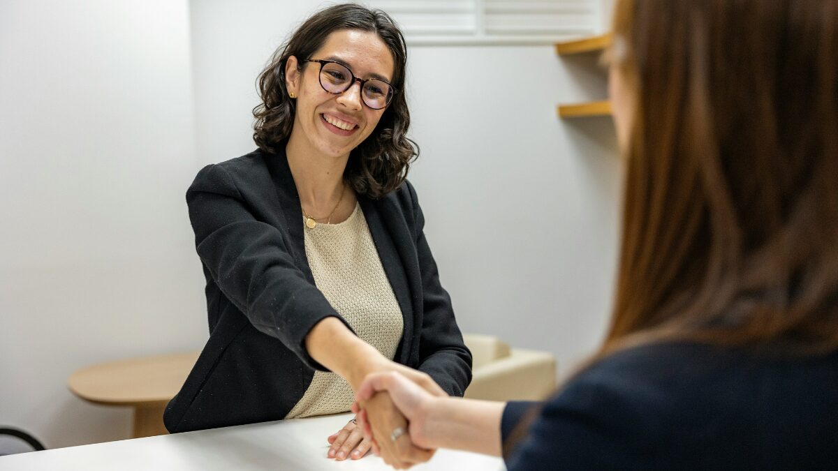 LinkedIn aponta quais os comportamentos sociais são essenciais no ambiente de trabalho