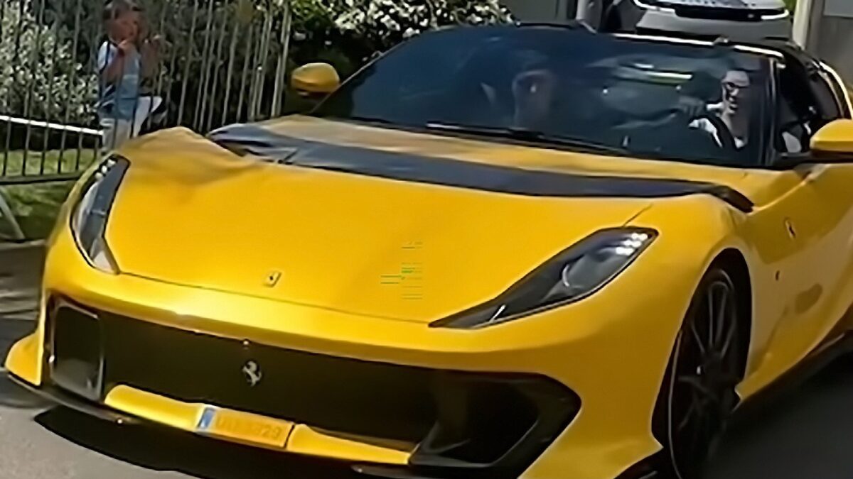 Ferrari 812 Superfast - (Foto: Reprodução, redes sociais)