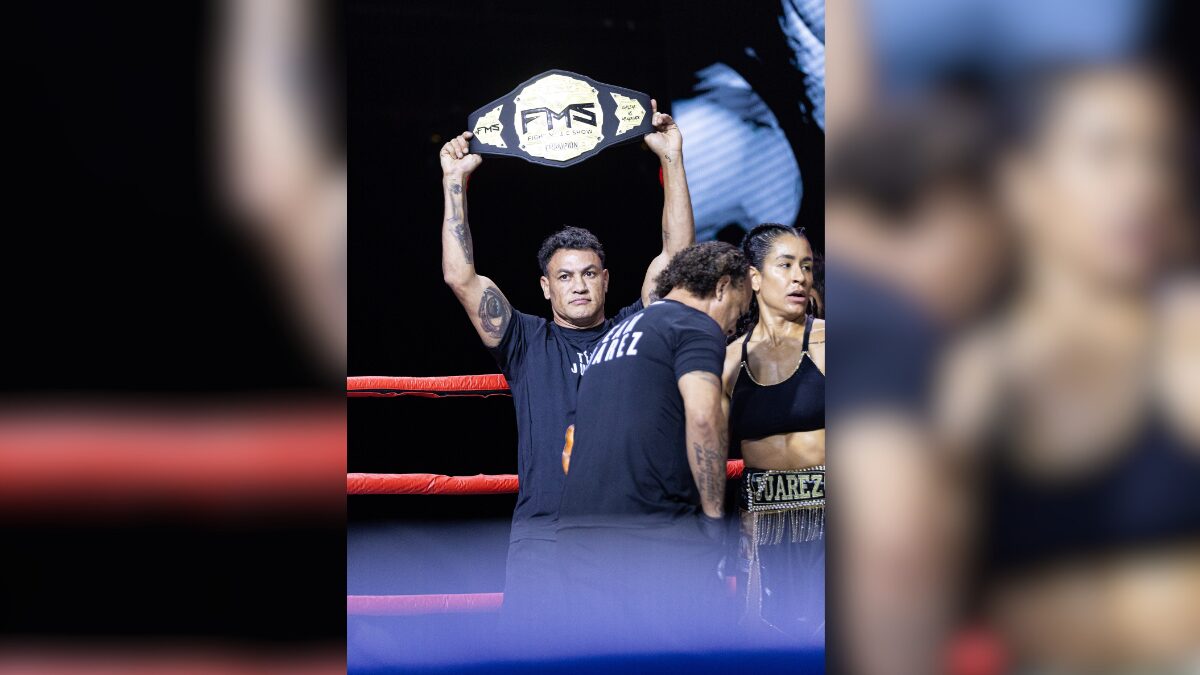 Popó de corner da sua esposa Emilene Juarez no Fight Music 6 - (Foto: Reprodução, Combate)