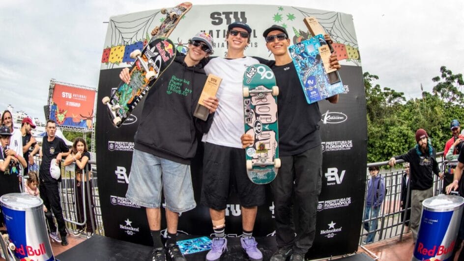 Pódio do STU National de Floripa teve três skatistas com 90 pontos ou mais na final — (Foto: Julio Detefon, STU)