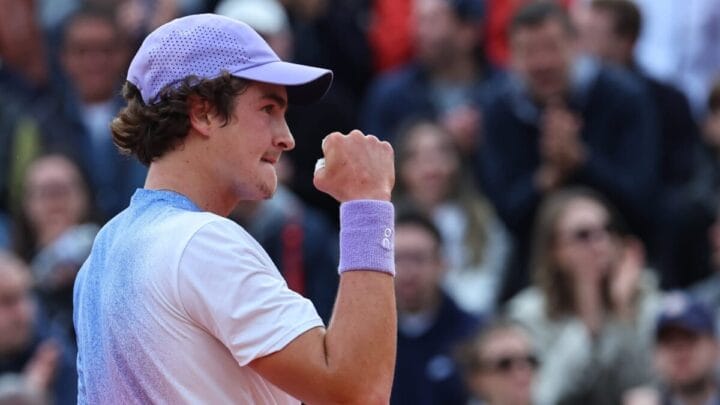 João Fonseca vence estreia em Roland Garros - (Foto: We Are Tennis France)