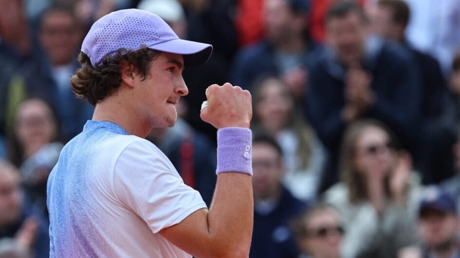 João Fonseca vence estreia em Roland Garros - (Foto: We Are Tennis France)