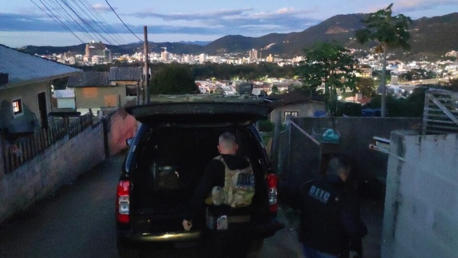 Mais de 25 suspeitos de participarem de ataques em Florianópolis são identificados pela polícia (1)