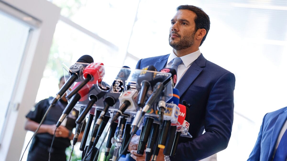 Novo presidente da CBF em coletiva após eleições