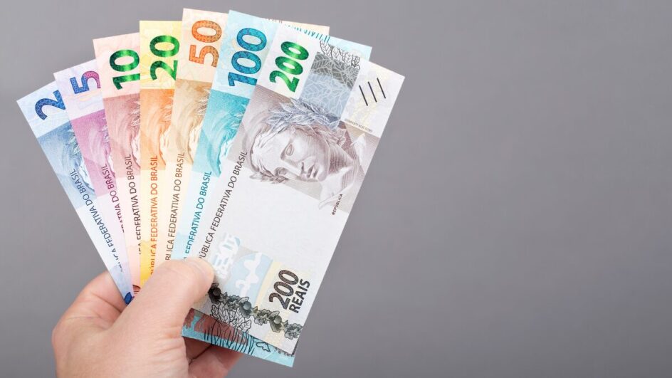 O gesto de alinhar notas como reflexo de uma busca por controle e previsibilidade