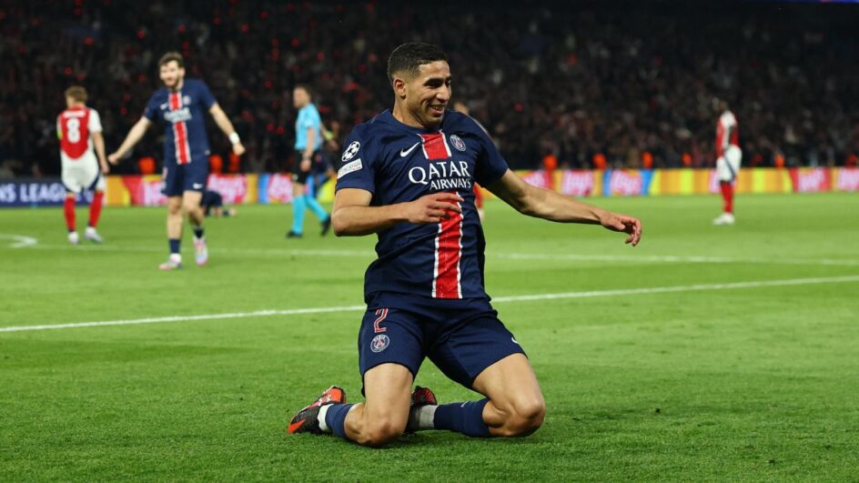 Imagem mostra Hakimi comemorando gol pelo PSG na semifinal da Champions League contra o Arsenal