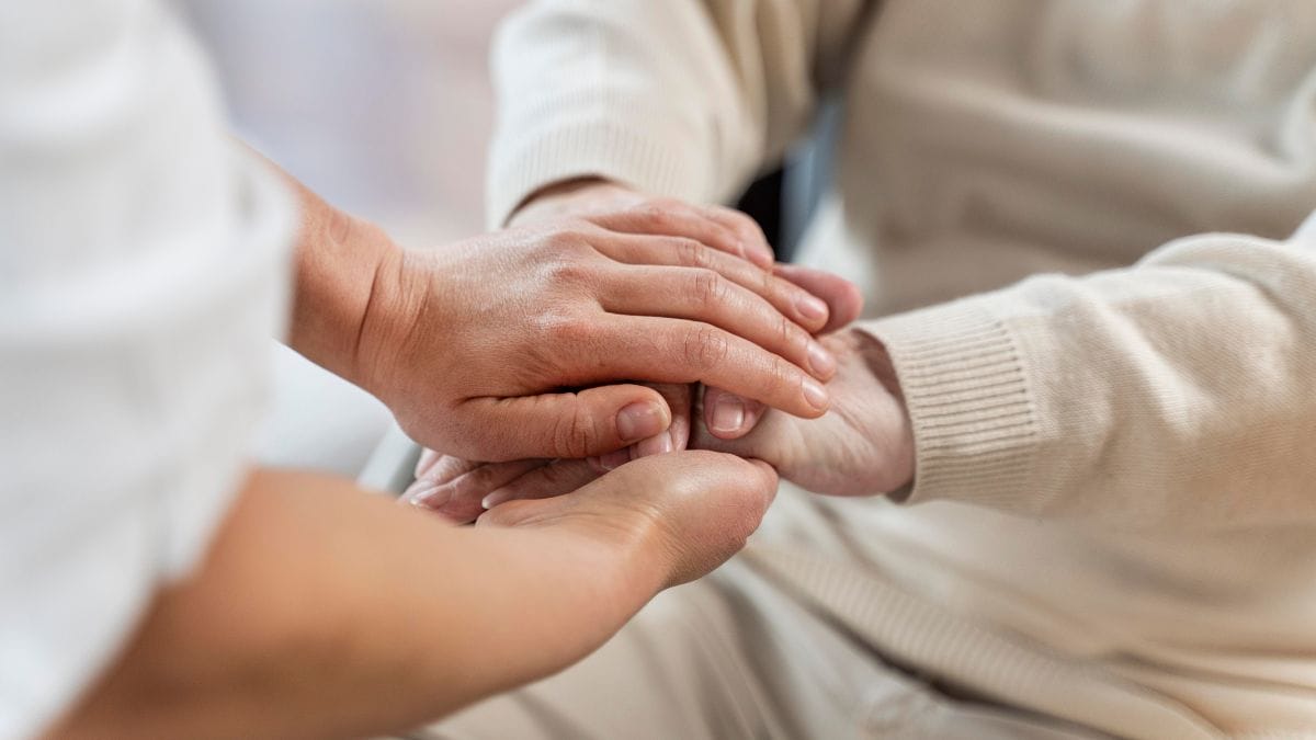 Cuidados paliativos acolhem também os familiares do paciente. Foto: Freepik