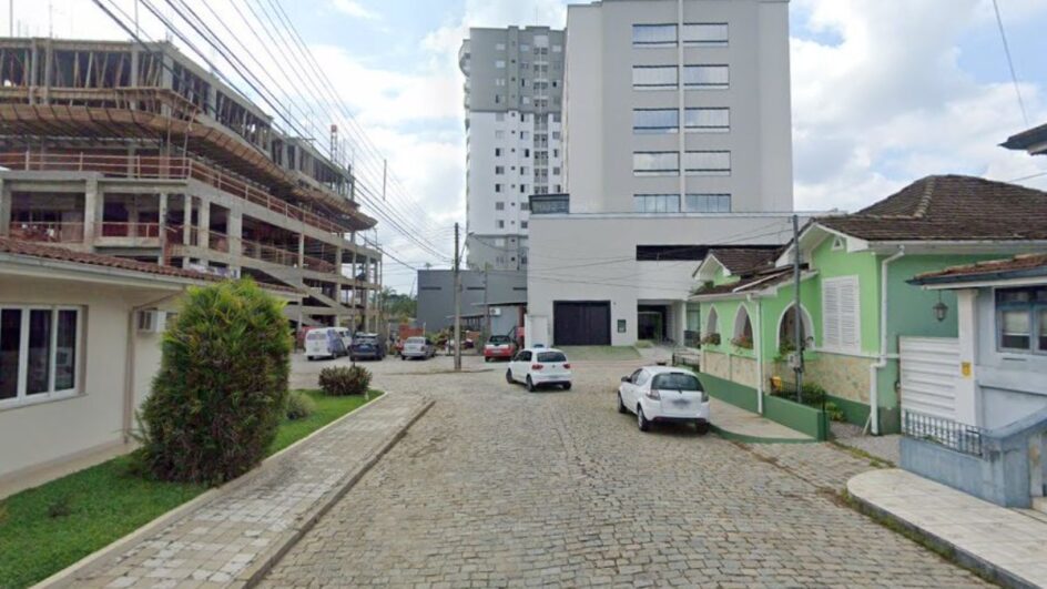 Caso aconteceu na região central de Brusque (Foto: Google Maps, Reprodução)