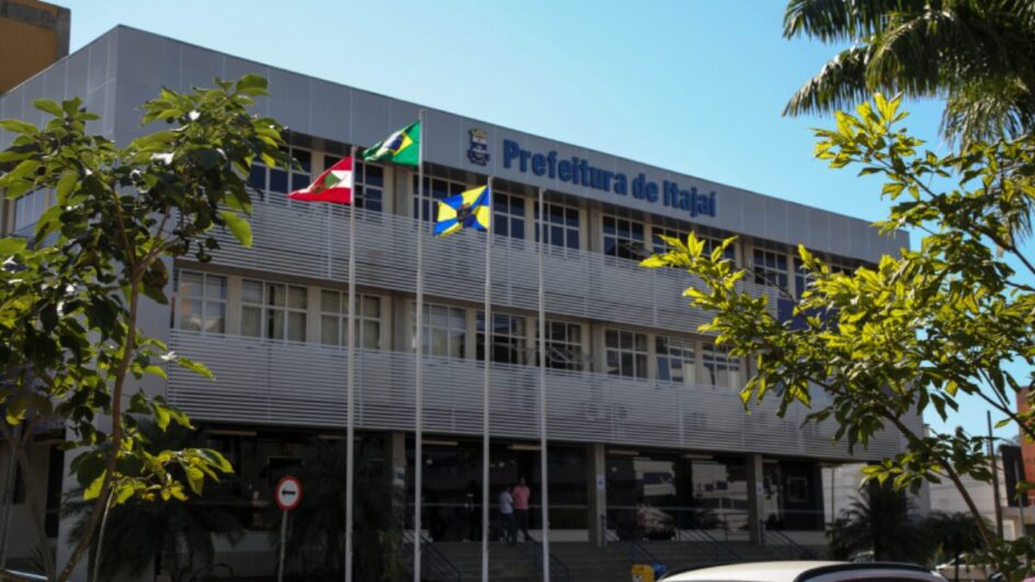 Empresários e ex-secretário são condenados por corrupção em compras públicas de máquinas em Itajaí
