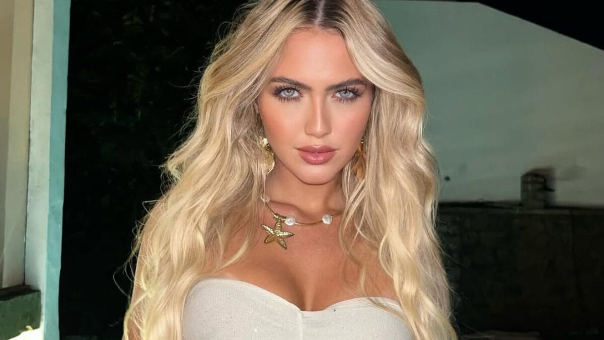 Promovida a Fla-esposa, modelo acompanha jogador do Flamengo sem assumir namoro 