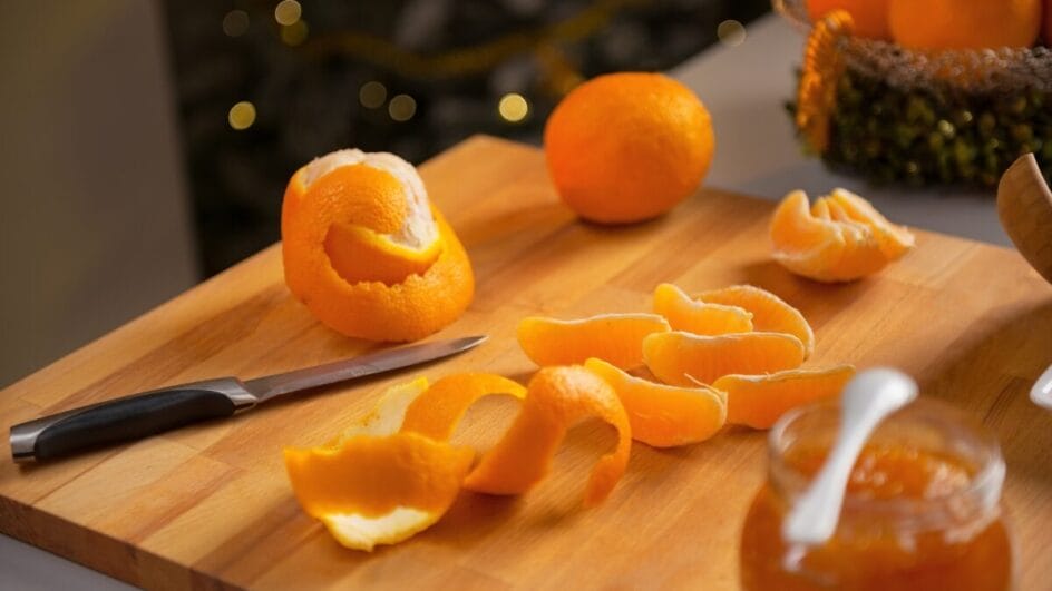 Rica em fibras, antioxidantes e compostos antidepressivos, a casca de laranja é um superalimento subestimado