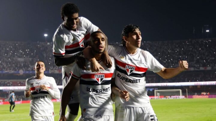 São Paulo na vitória por 2 a 1 contra o Grêmio pela nona rodada do Campeonato Brasileiro (Foto: Divulgação, Rubens Chiri e Paulo Pinto/Saopaulofc.net)