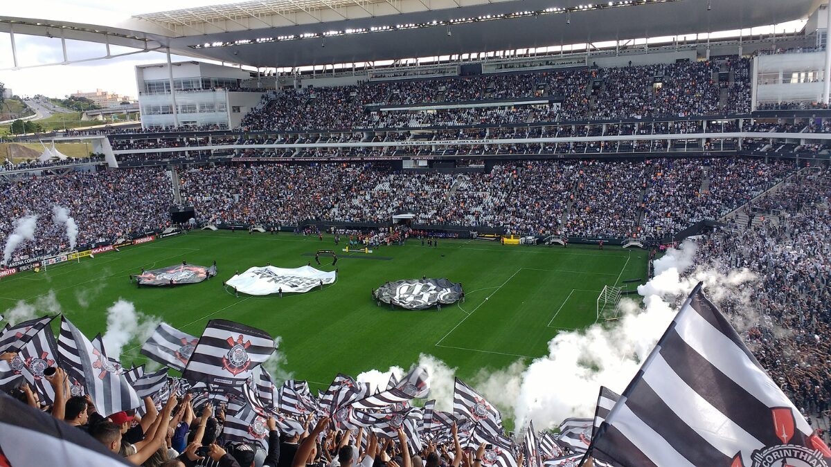 Torcida do Corinthians na Neo Química Arena