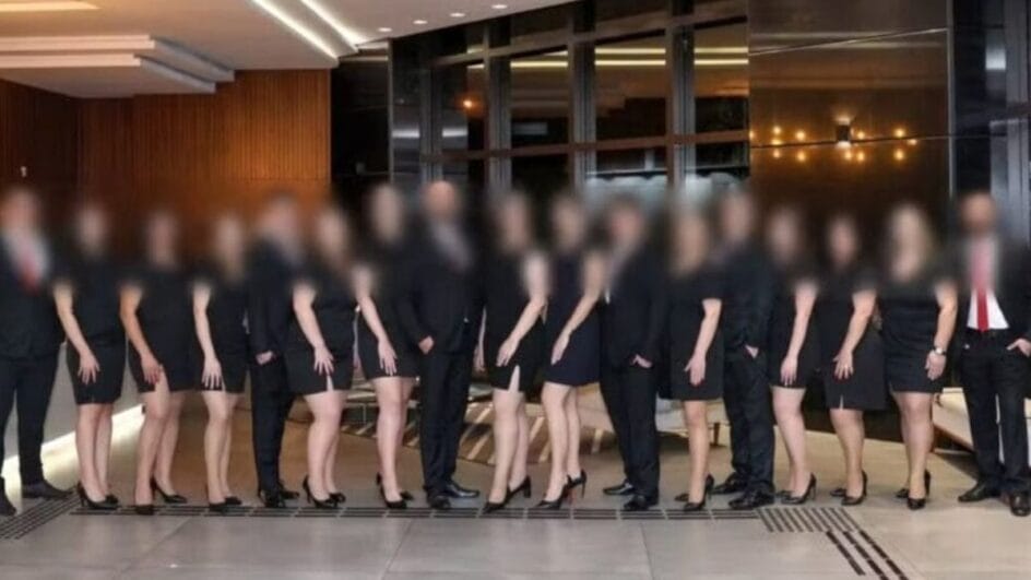 Turma está se formando três meses depois da festa inicialmente marcada (Foto: Reprodução)