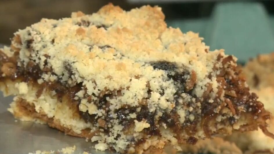 Cuca de ameixa com coco crocante é finalista do Festival de Cucas (Foto: NSC TV Joinville, Reprodução)