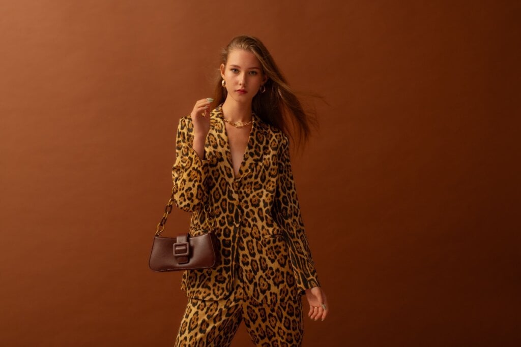 O blazer ajuda a deixar o visual mais elegante (Imagem: Victoria Fox | Shutterstock)