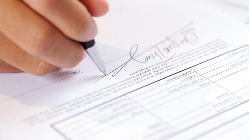 A grafologia explica por que sublinhamos o nome e o que isso revela (Foto: Freepik)