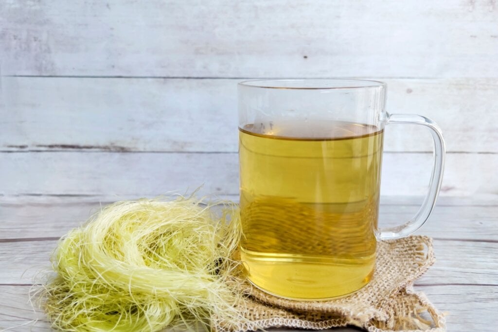 Chá de cabelo de milho-verde (Imagem: Boryana Manzurova | Shutterstock)