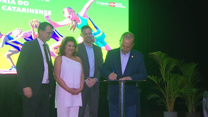 Governador Jorginho Mello, vice Marilisa Boehm, deputados Fernando Krelling e Mauro de Nadal