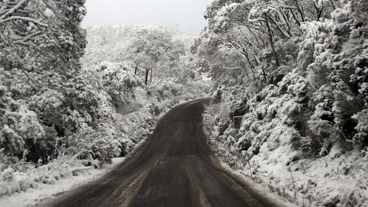 Urubici ficou com cenário "de filme" após neve histórica atingir várias cidades de SC, em 2013 (Foto: Alvarélio Kurossu, Arquivo DC)