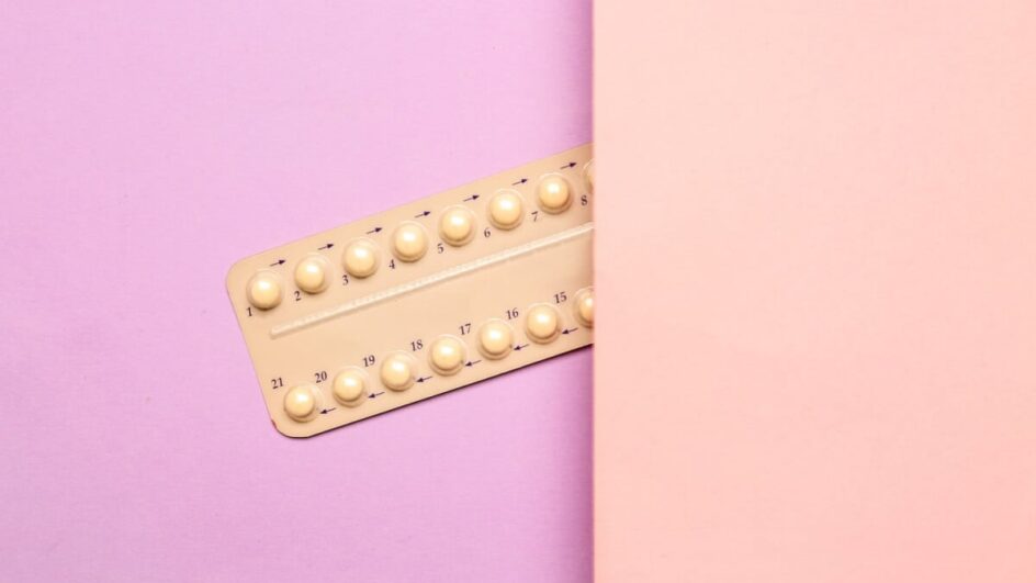 Situações e hábitos podem reduzir o efeito do anticoncepcional (Imagem: Pixel-Shot | Shutterstock)