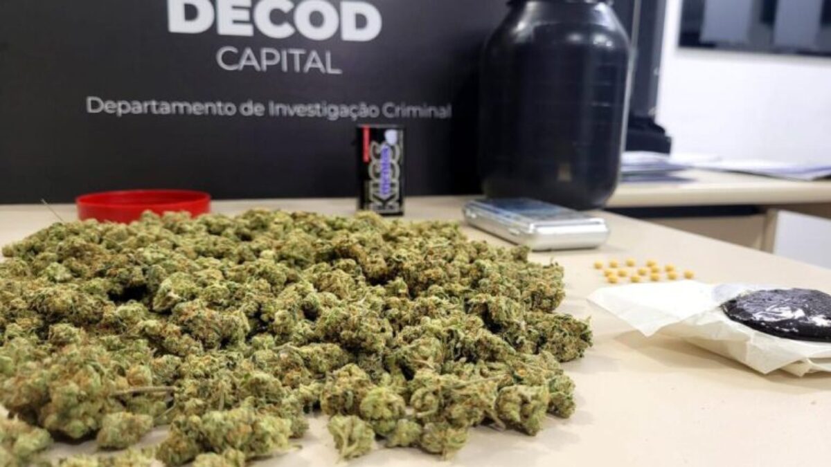 Na casa onde ele estava, foram encontrados haxixe e supermaconha (Foto: PCSC, Divulgação)