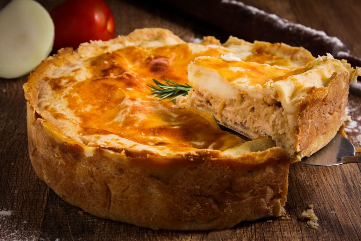 Torta de frango cremosa (Imagem: Alan Camargo Fotografia | Shutterstock)
