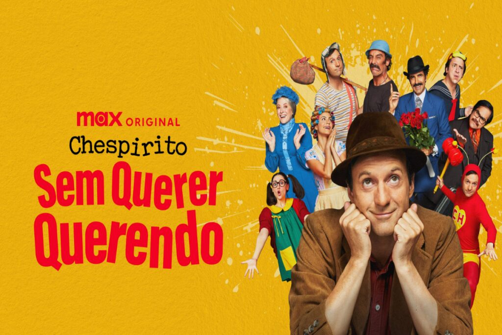 Imagem com fundo amarelo com o tÃtulo da série e ao lado homem com chapéu marrom, com blusa marrom e com as mãos perto do rosto, atrás deles imagens dos personagens do programa Chaves e Chapolin