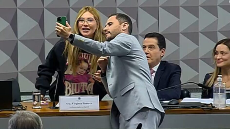 Senador Cleitinho (Republicanos) pediu selfie com Virgínia Fonseca (Foto: TV Senado, Reprodução)