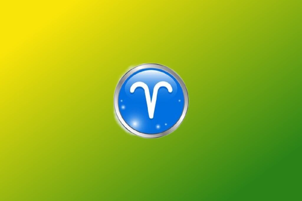 Ilustração do signo de Ãries com chifres brancos curvados em cÃrculo azul com contorno prateado sobre fundo verde e amarelo