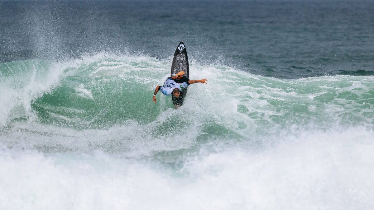 Alejo muniz surfando