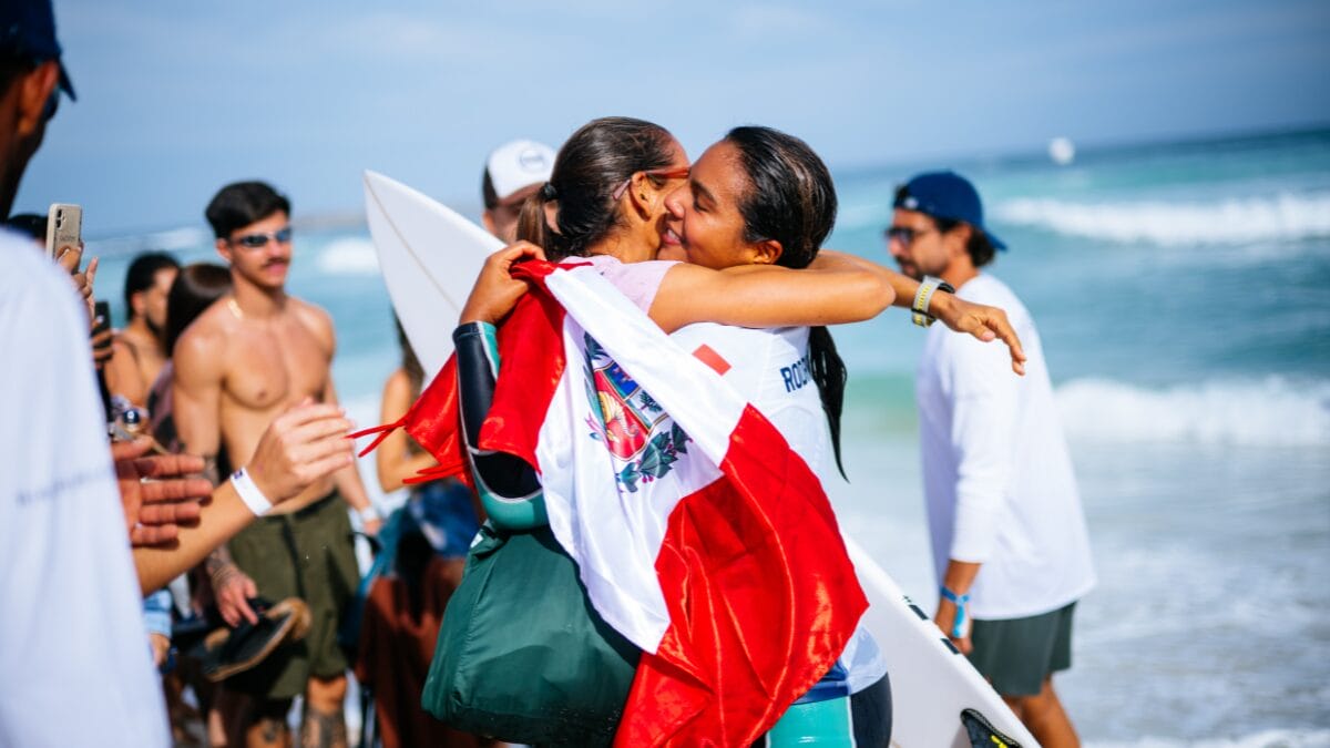 arena rodriguez abrançando