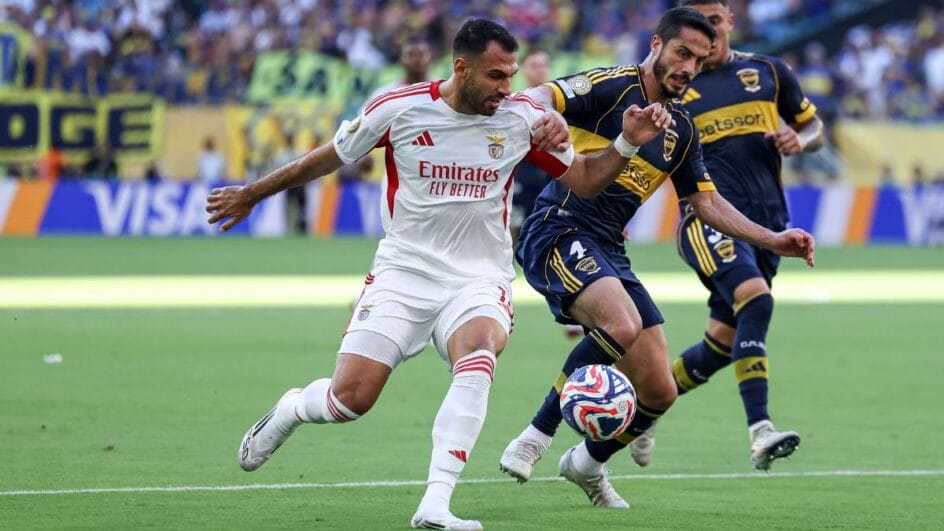 Boca Juniors e Benfica empataram em jogo com expulsões (Foto: Sports Press Photo via Reuters Connect)