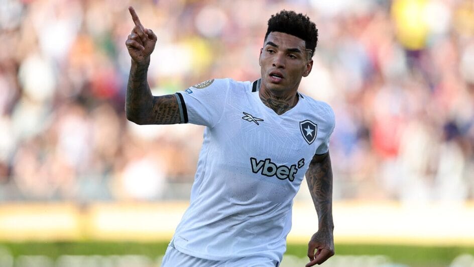 Botafogo na vitória por 1 a 0 sobre o PSG