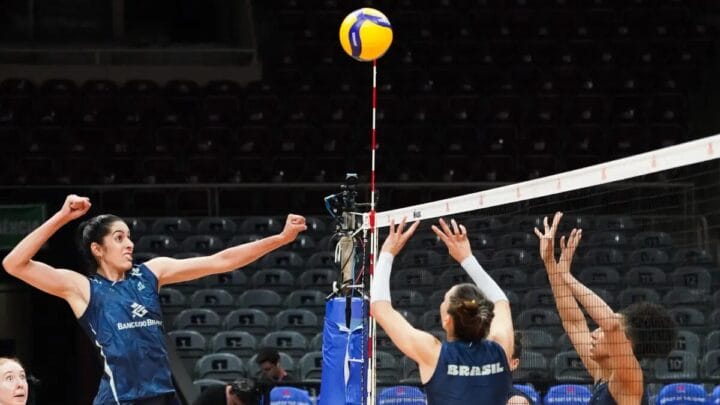 Brasil treinando para estreia na Liga das Nações de Vôlei