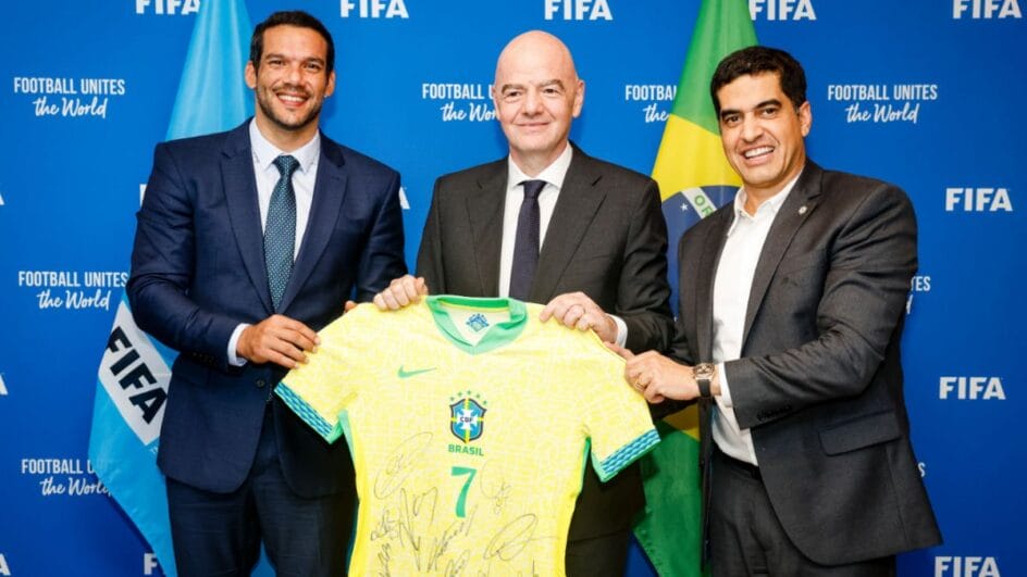 Samir Xaud, Gianni Infantino e o vice da CBF, Gustavo Dias (Foto: Divulgação, FIFA)