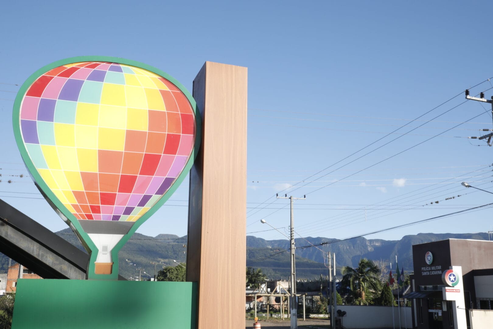 Céu de Praia Grande amanhece sem o colorido dos balões em dia marcado pelo luto (4)