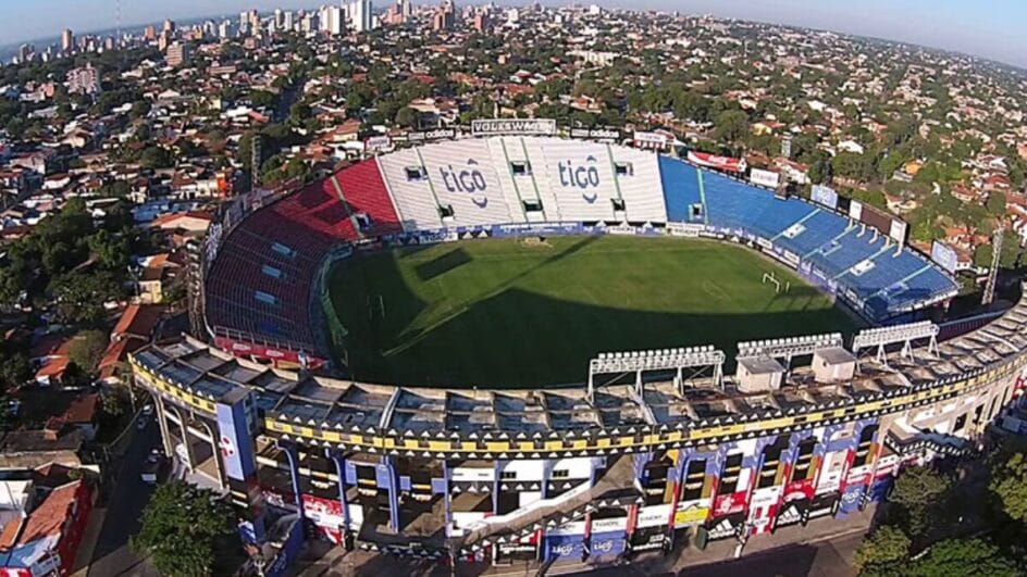 Estádio Defensores Del Chaco será palco da partida entre Paraguai x Uruguai (Foto: Reprodução, Conmebol)