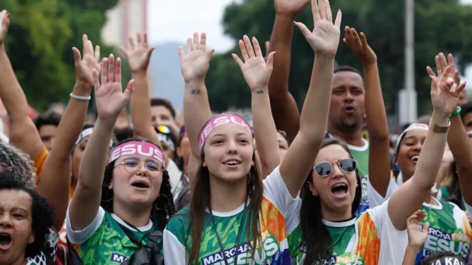 Evangélicos crescem em SC e correspondem a um quarto da população, mostra IBGE