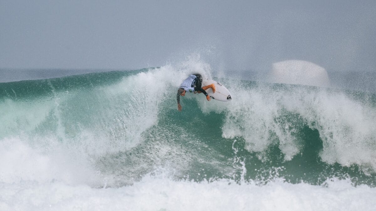 gabriel Klaussner surfando