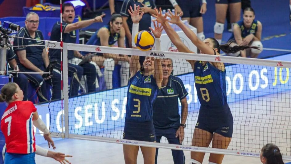 Julia usa camisa número 8 pela Seleção