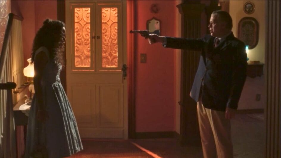 Beto e Beatriz dão início à produção de seu filme. Maristela se preocupa ao ver Juliano com uma arma. Clarice faz um acordo com Zélia. Marlene e Glorinha comemoram a vitória contra a Perfumaria. Alfredo contrata Carlito. Guto, Eugênia e Ana Maria comemoram que passaram no vestibular. Juliano anuncia a Maristela que o banco bloqueou as finanças dos dois. Bia diz a Juliano que precisa se manter afastada de suas más influências. Juliano aponta sua arma para Beatriz.