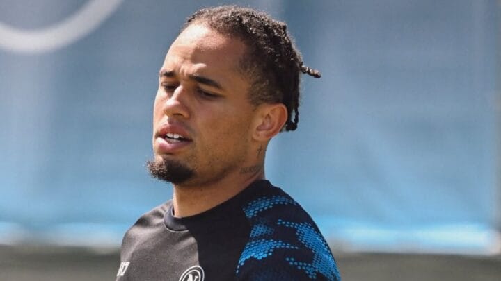 Okafor tem interesse de Flamengo (Foto: Redes sociais, Società Sportiva Calcio Napoli)