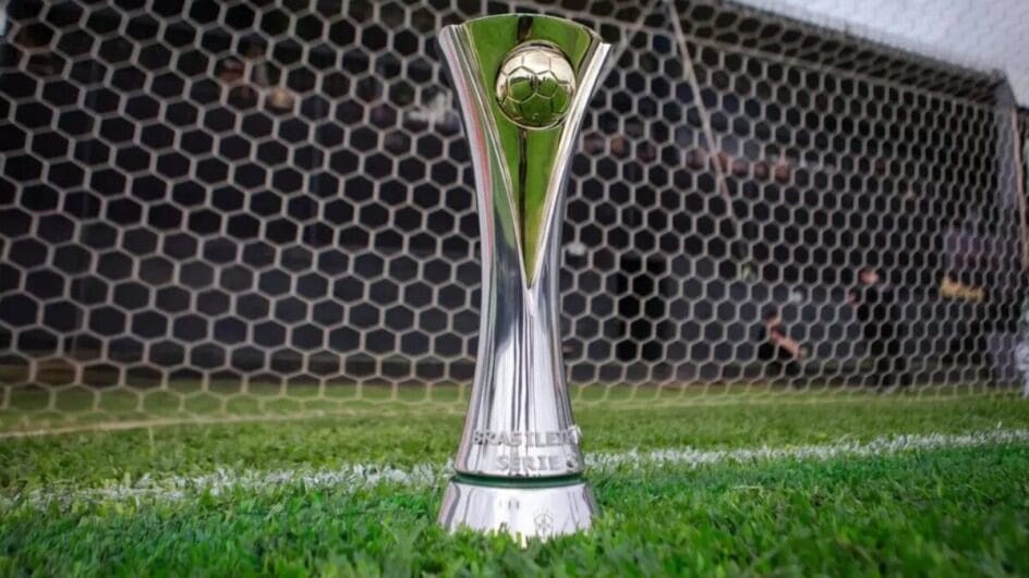 Troféu da Série C do Campeonato Brasileiro - (Foto: Breno Babu, CBF)